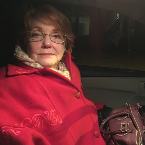 Meet your Posher, Helen - Picture 2 of 2